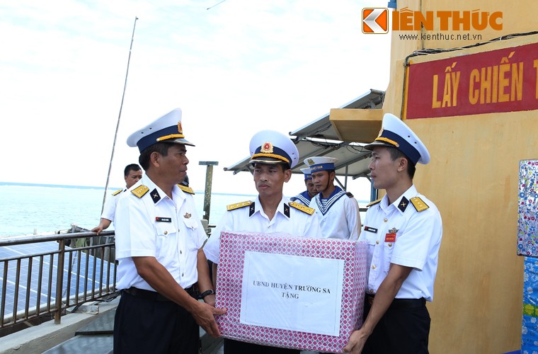 Khong khi ron rang ngay Tet o quan dao Truong Sa