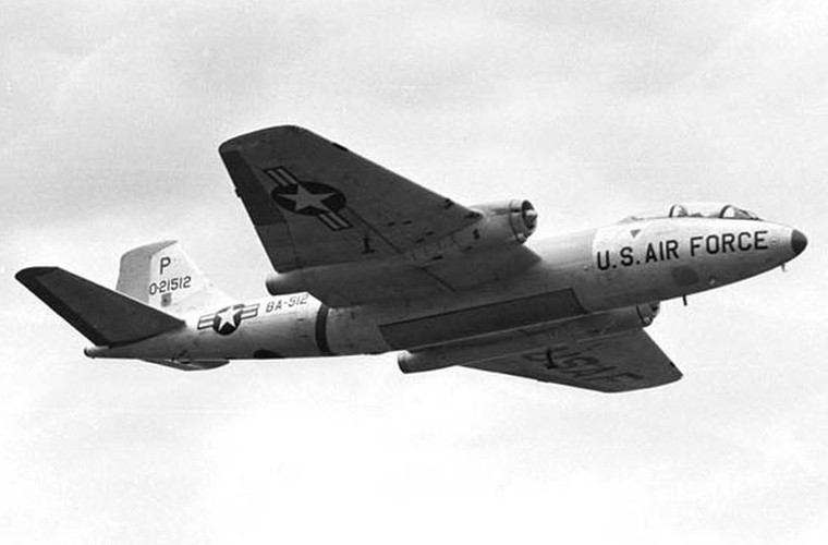 Cai ket dang may bay nem bom B-57 trong CT Viet Nam-Hinh-7