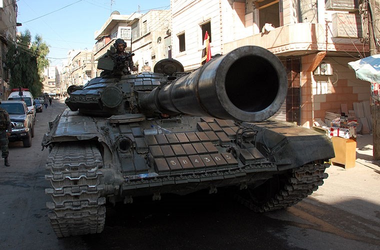 Khoanh khac kinh di xe tang T-72AV Syria trung dan, tan tanh-Hinh-2