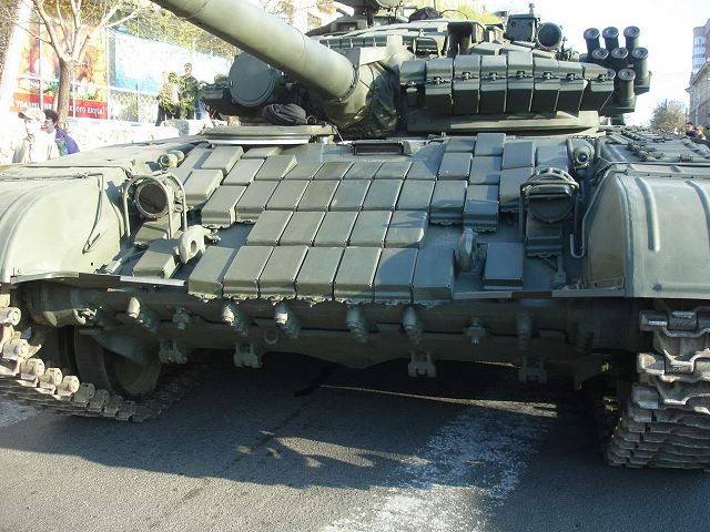 Khoanh khac kinh di xe tang T-72AV Syria trung dan, tan tanh-Hinh-3