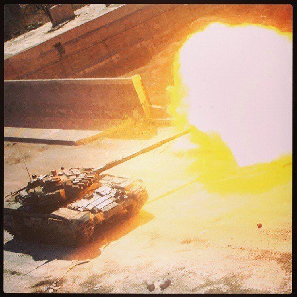 Khoanh khac kinh di xe tang T-72AV Syria trung dan, tan tanh-Hinh-5