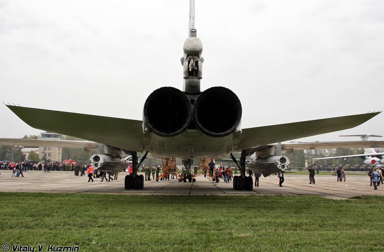 Chi tiet quai di trong buong lai sieu oanh tac co Tu-22M3 cua Nga-Hinh-12