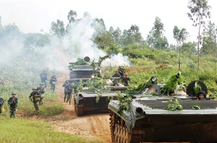 Soi module thap phao “khung” vua van voi xe BMP-1/2 Viet Nam