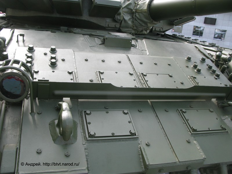 Soi “nhan sac” xe tang T-90 sau khi trung ten lua TOW-Hinh-5