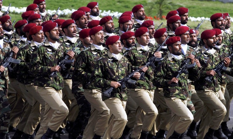 Muc kich Quan doi Pakistan duyet binh hoanh trang-Hinh-4