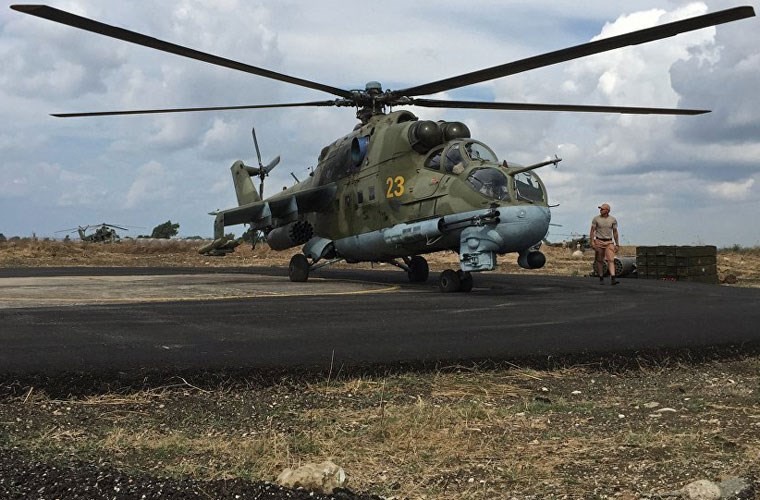Den luot “xe tang bay” Mi-24 roi Syria, IS tho phao-Hinh-4
