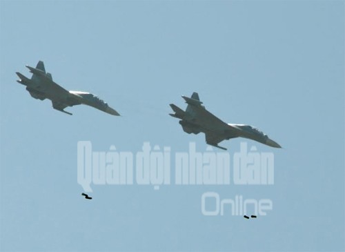 Man nhan may bay chien dau Su-30MK2 Viet Nam khong kich-Hinh-7