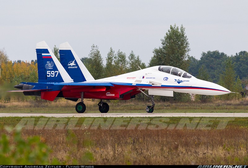 Kinh di canh tiem kich Su-30 bay sat sat mat dat-Hinh-6