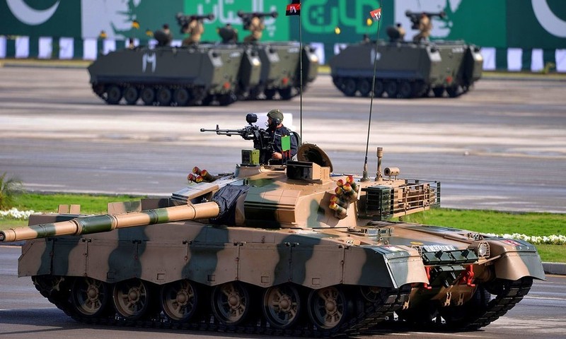 Vu khi Trung Quoc “do bo” duyet binh Pakistan