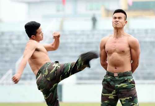 Tuong Thuong Van Toan khen ngoi vo thuat cua bo doi Bien phong Lang Son-Hinh-13