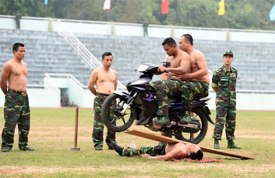 Tuong Thuong Van Toan khen ngoi vo thuat cua bo doi Bien phong Lang Son-Hinh-14