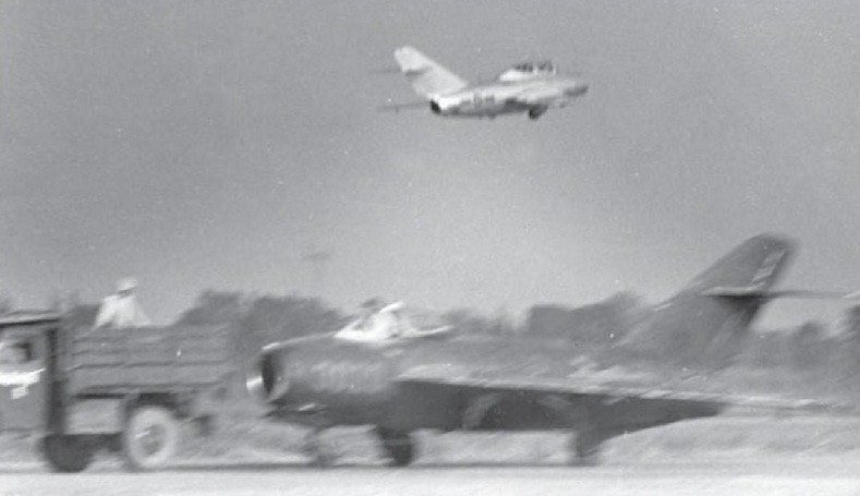 Anh cuc doc tiem kich MiG-15UTI o Viet Nam-Hinh-2