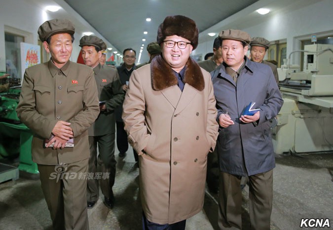 Theo chan ong Kim Jong-un tham nha may ten lua Trieu Tien-Hinh-9
