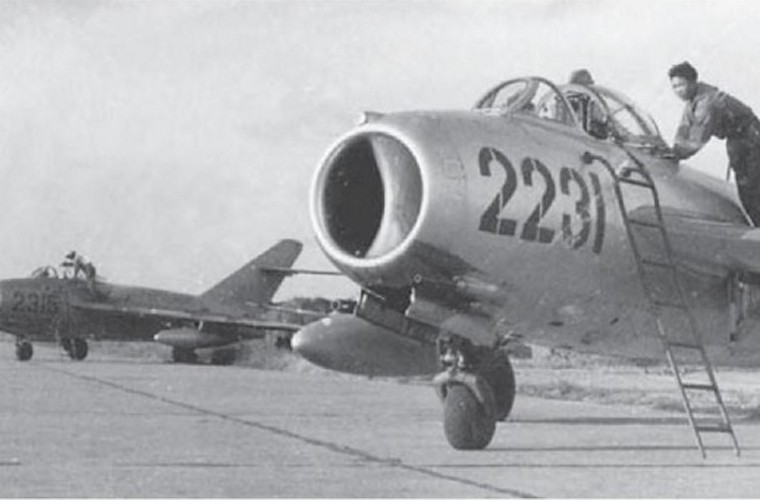 Anh cuc hiem tiem kich MiG-17 cua KQND Viet Nam-Hinh-12