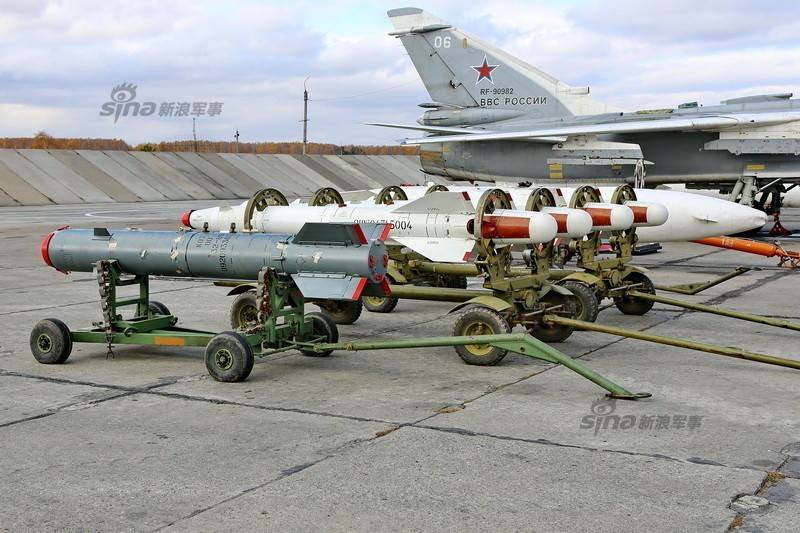 Khoanh khac Su-24 Nga khien sieu ham Aegis My mat via-Hinh-11