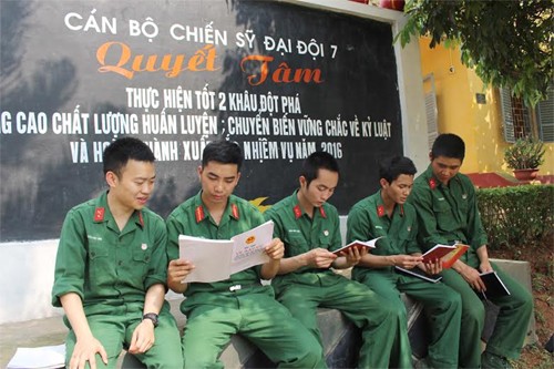 Quan sat viec huan luyen tan binh QDND Viet Nam-Hinh-12