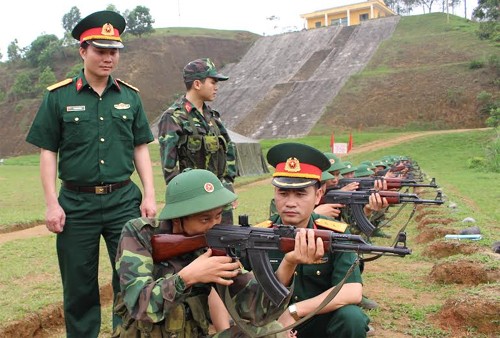 Quan sat viec huan luyen tan binh QDND Viet Nam-Hinh-8