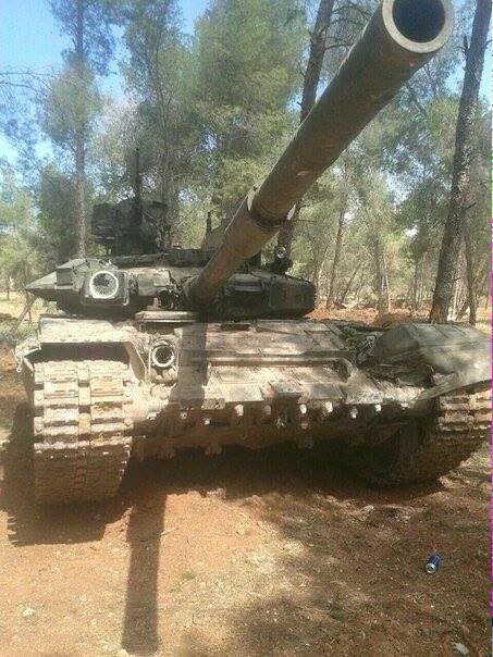 Nong: Xe tang T-90 bi phien quan IS bat song o Syria?