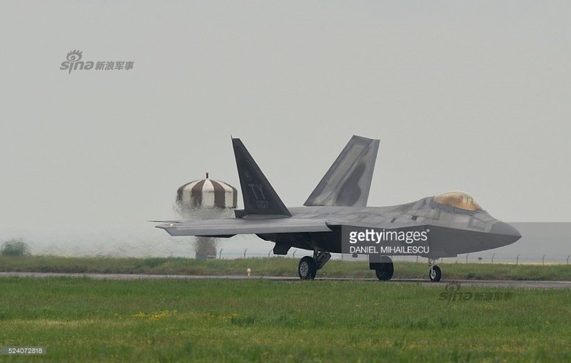 Anh MiG-21 sanh vai sieu tiem kich F-22 o Romania-Hinh-10