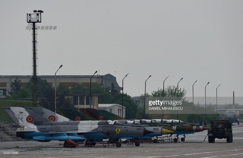 Anh MiG-21 sanh vai sieu tiem kich F-22 o Romania-Hinh-12