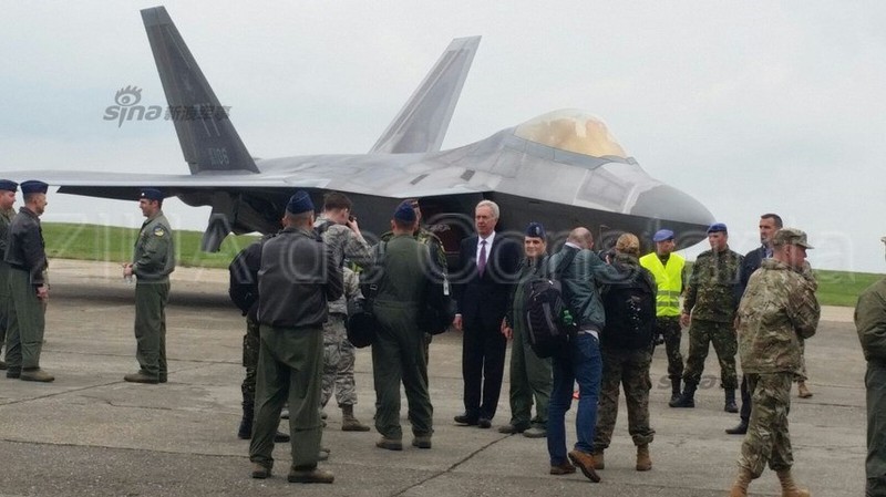 Anh MiG-21 sanh vai sieu tiem kich F-22 o Romania-Hinh-2