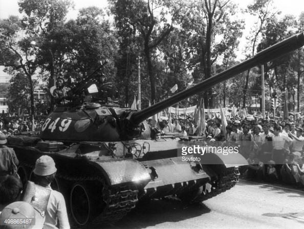 Anh cuc hiem duyet binh mung chien thang o Sai Gon 1975-Hinh-5