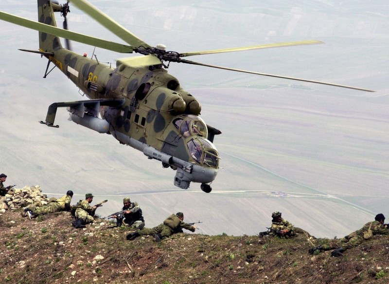 Man nhan canh “xe tang bay” Mi-24 san khung bo o Syria-Hinh-11
