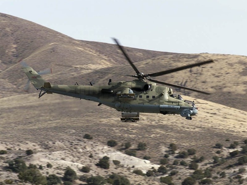 Man nhan canh “xe tang bay” Mi-24 san khung bo o Syria-Hinh-9