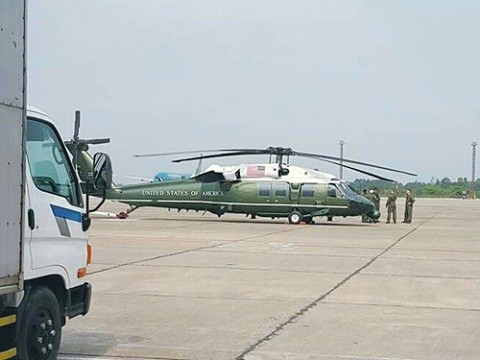 Soi ki truc thang Marine One ho tong Obama tham VN-Hinh-2