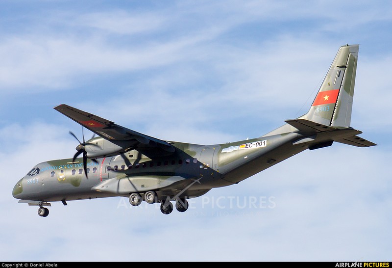 Ngac nhien Viet Nam mua may bay van tai CN-295 Indonesia-Hinh-6