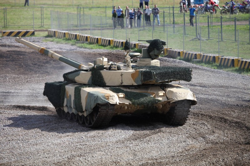 Mua tang T-90MS thay vi T-90A: Viet Nam lua chon dung dan-Hinh-15