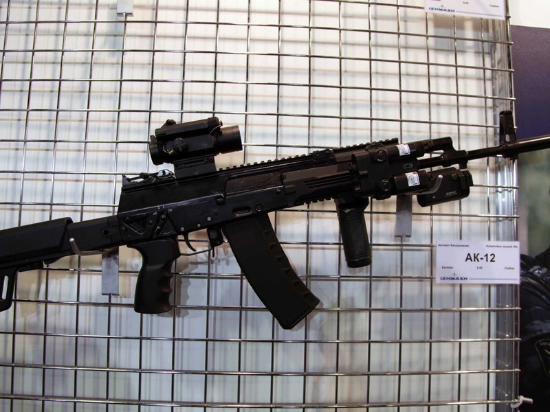 Kalashnikov mang sung “khung” nao toi Paris trong thang 6?-Hinh-5