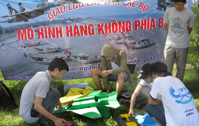 Man nhan Su-34, F-22...mo hinh thao dien o Viet Nam