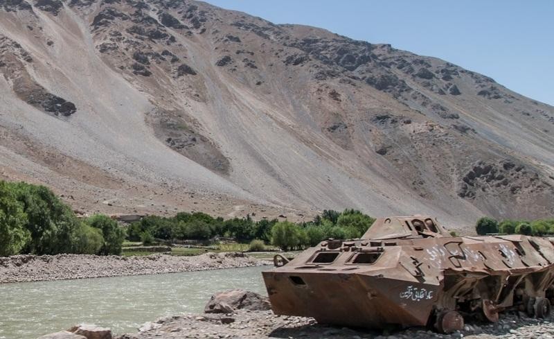 Nhoi long nghia dia xe tang Lien Xo o Afghanistan-Hinh-11