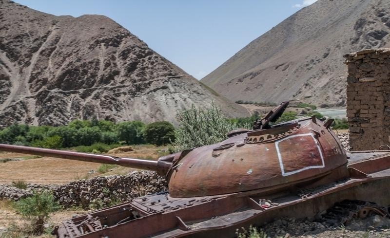 Nhoi long nghia dia xe tang Lien Xo o Afghanistan-Hinh-2