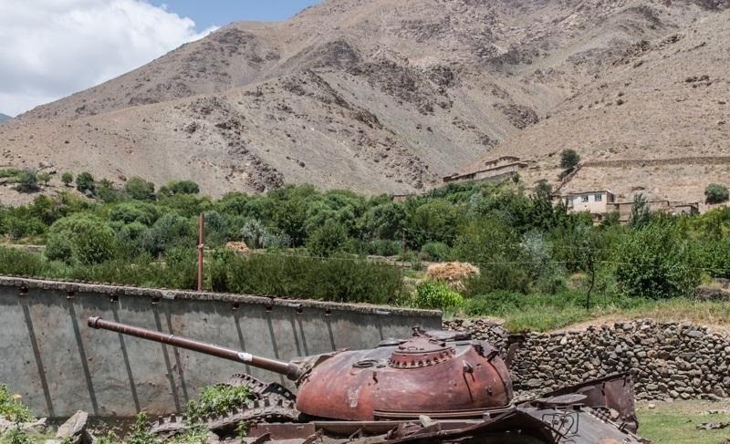 Nhoi long nghia dia xe tang Lien Xo o Afghanistan-Hinh-8