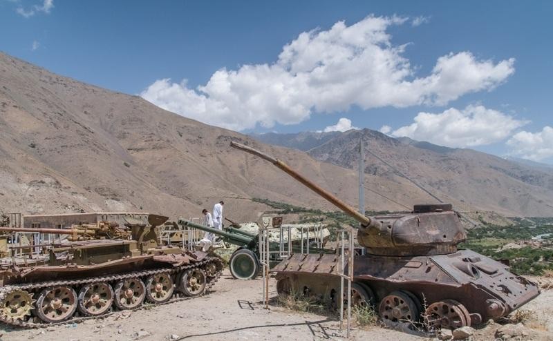 Nhoi long nghia dia xe tang Lien Xo o Afghanistan