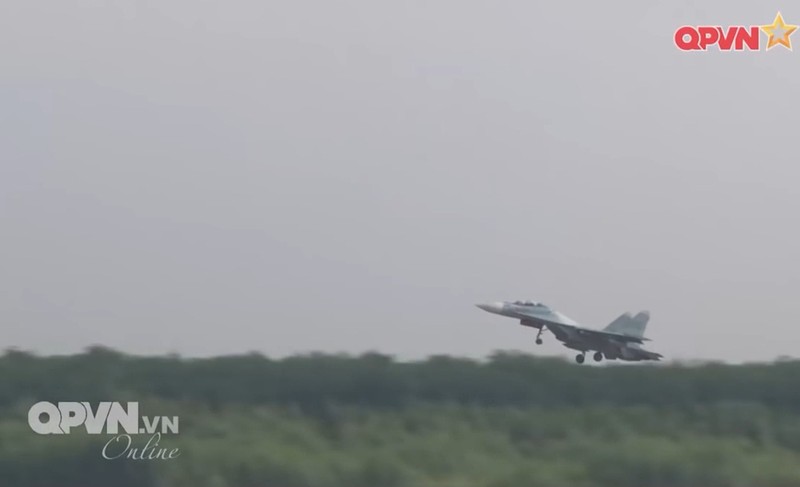 Anh oai hung Su-30MK2 ban rocket, nem bom tren bien-Hinh-6