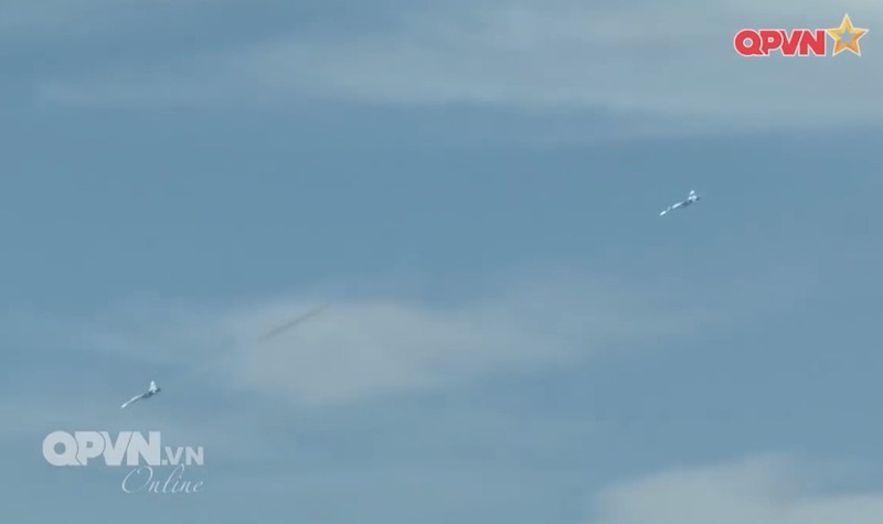 Anh oai hung Su-30MK2 ban rocket, nem bom tren bien-Hinh-8