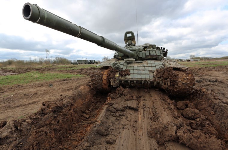 Ngac nhien xe tang T-72B tu do cua quan noi day Ukraine-Hinh-6