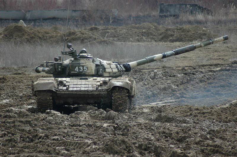 Ngac nhien xe tang T-72B tu do cua quan noi day Ukraine-Hinh-8