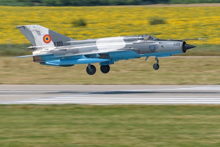 Anh: Tiem kich MiG-21 “song kiem hop bich” cung F-15C My-Hinh-6