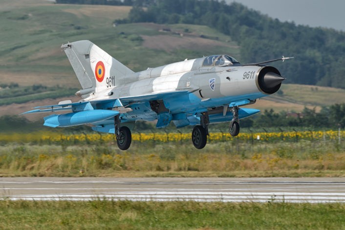 Anh: Tiem kich MiG-21 “song kiem hop bich” cung F-15C My-Hinh-8