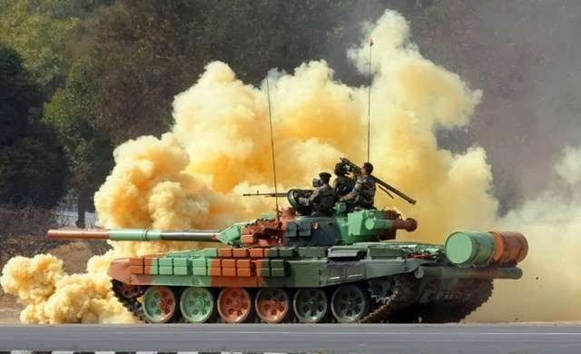 To tuong 100 xe tang T-72 ap sat bien gioi Trung Quoc-Hinh-13