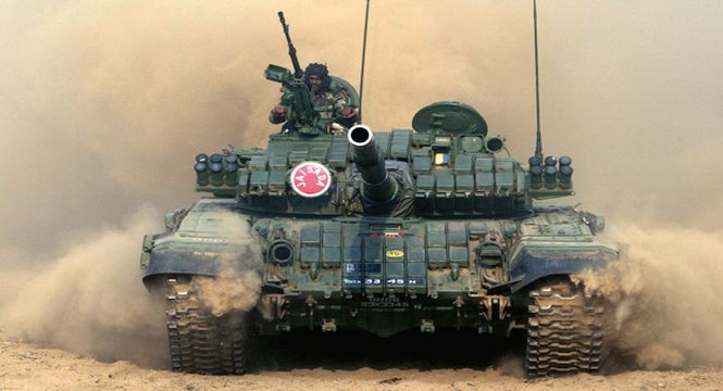 To tuong 100 xe tang T-72 ap sat bien gioi Trung Quoc-Hinh-3
