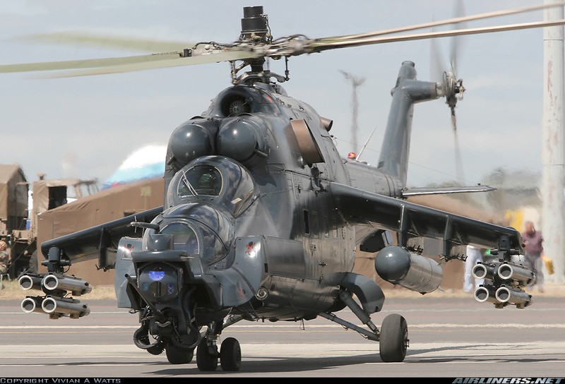 Khiep dam hinh dang “xe tang bay” Mi-24 cua…Nam Phi-Hinh-9