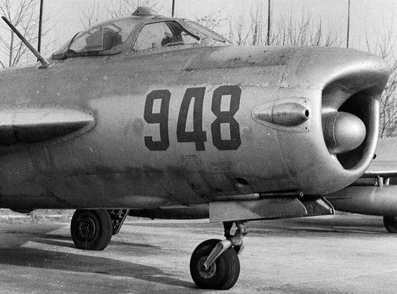 Bat ngo: Tiem kich MiG-17 Viet Nam hoa ra co “mat than”-Hinh-9