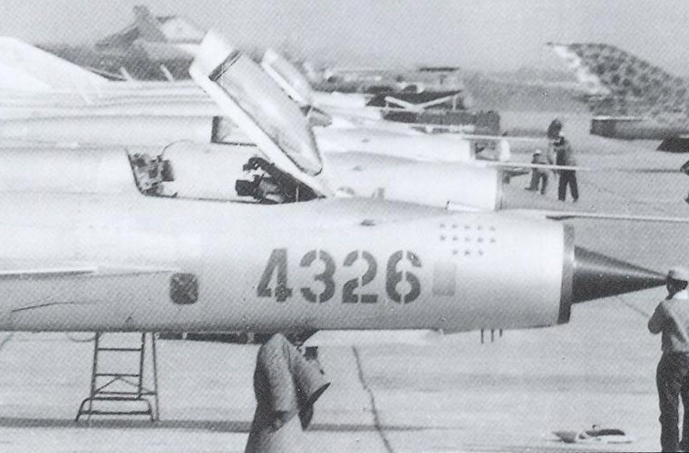 Bat ngo phien ban MiG-21 dau tien cua KQND Viet Nam-Hinh-2