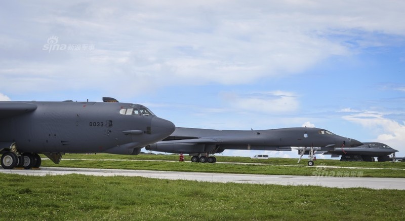 Kinh ngac: “Phao dai bay” B-52, B-1B, B-2 dang cung o Guam