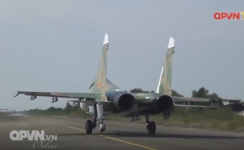 Tiem kich Su-27 Viet Nam dai tu dat chat luong cao-Hinh-15
